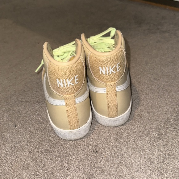 Nike Blazers - Picture 2 of 3